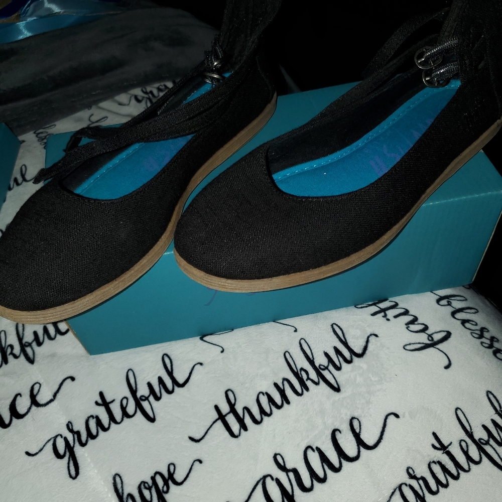 Shoes - Picture 2 of 2